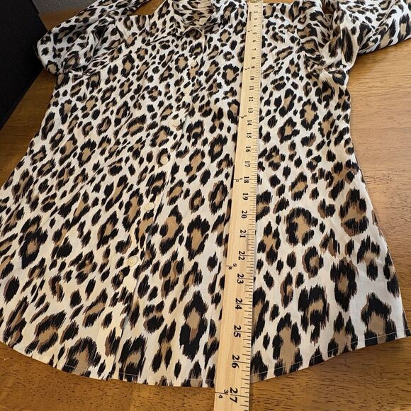 Chicos Sz 1 US 8 Womens No Iron Blouse Leopard Animal Long Sleeve Brown Beige - Picture 7 of 8